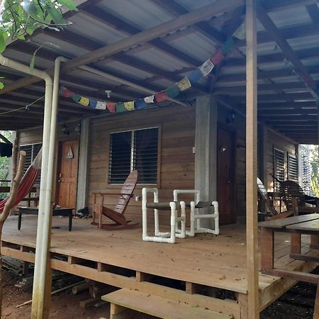 Apartments Chez Milady Utila Exterior photo