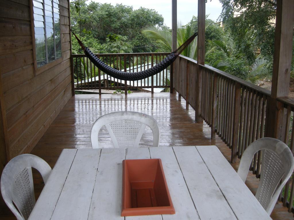 Apartments Chez Milady Utila Exterior photo