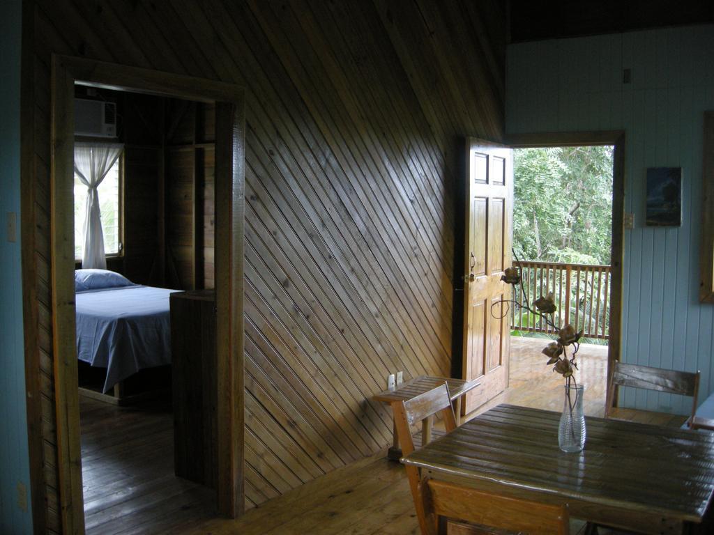 Apartments Chez Milady Utila Exterior photo