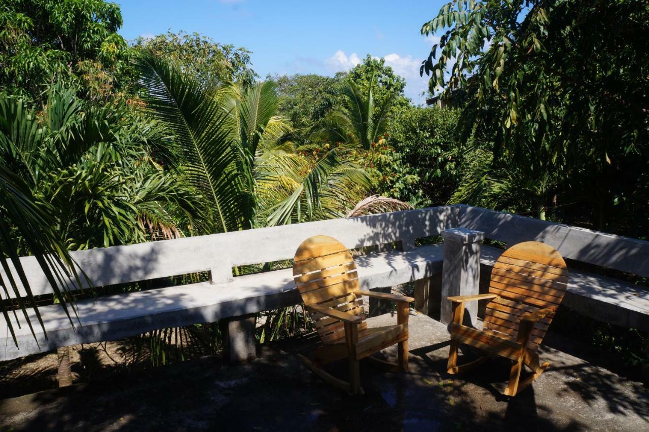Apartments Chez Milady Utila Exterior photo